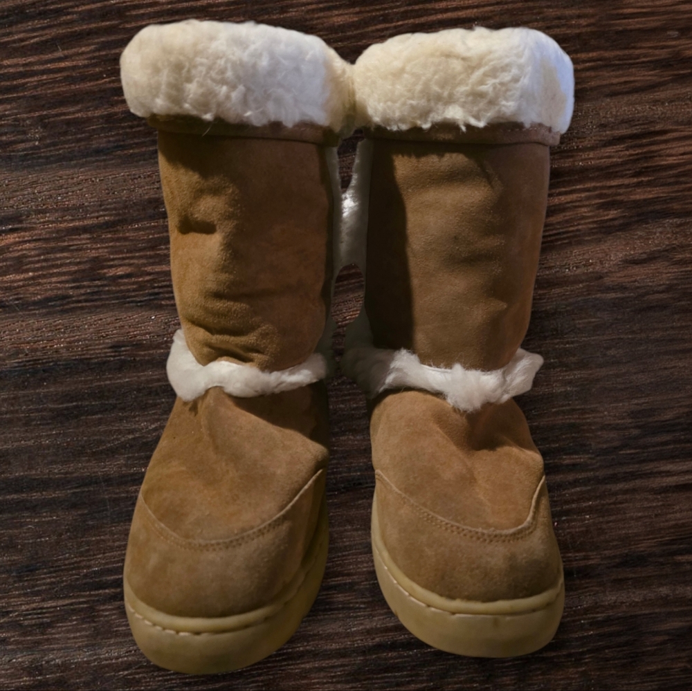 Sherpa Lined Suede Boots 10